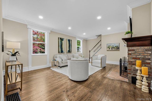 10 Harby Drive, Huntington, NY 11743