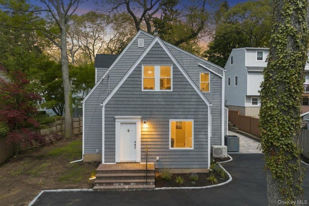 10 Harby Drive, Huntington, NY 11743