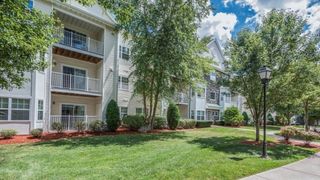 2 Littles Brook Court 5-33, Burlington, MA 01803