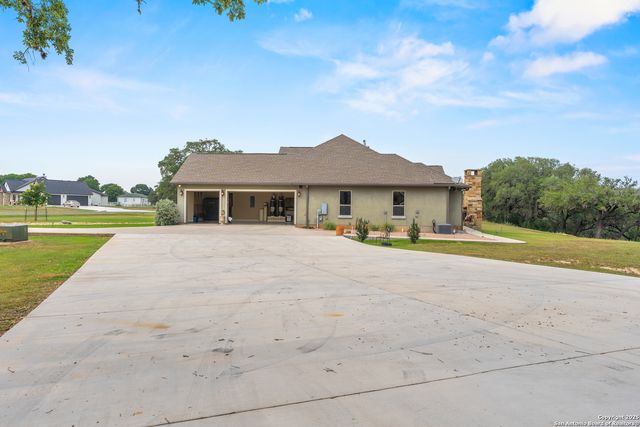 228 Lucky Ridge, Bandera, TX 78003