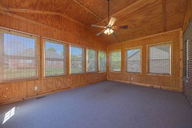 111 Cedar Stream Drive, Paris, KY 40361