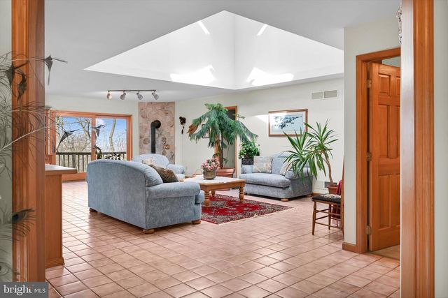 418 MOUNTAINSIDE RD, Temple, PA 19560