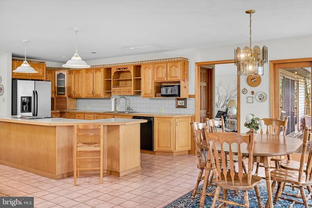 418 MOUNTAINSIDE RD, Temple, PA 19560