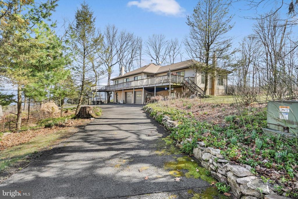 418 MOUNTAINSIDE RD, Temple, PA 19560