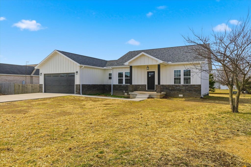 2707 Mayfield Drive, Mountain Grove, MO 65711