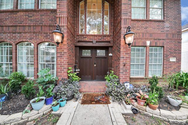 922 Bayhill Drive, Sugar Land, TX 77479