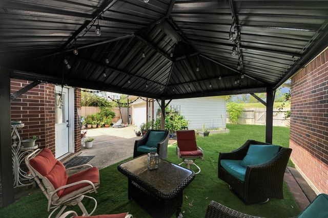 922 Bayhill Drive, Sugar Land, TX 77479