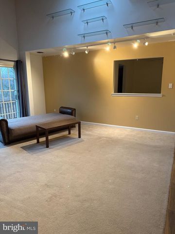 453 BROWN BRIAR CIR, Horsham, PA 19044