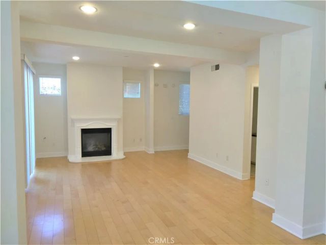 6300 Honolulu Avenue 101, La Crescenta, CA 91214