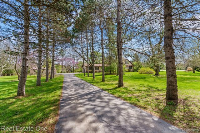 9050 Earhart Road, Northfield Township, MI 48178