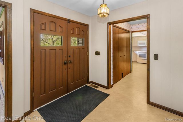 9050 Earhart Road, Northfield Township, MI 48178