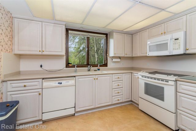 9050 Earhart Road, Northfield Township, MI 48178