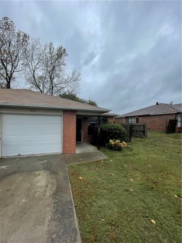 670 Martha Drive, Fayetteville, AR 72703