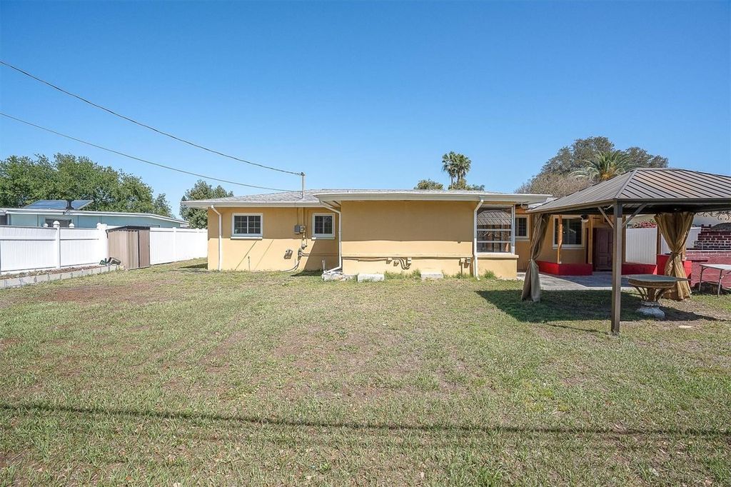 Image 25 of property listing at 2214 DUNCAN DRIVE, Belleair Bluffs, FL 33770