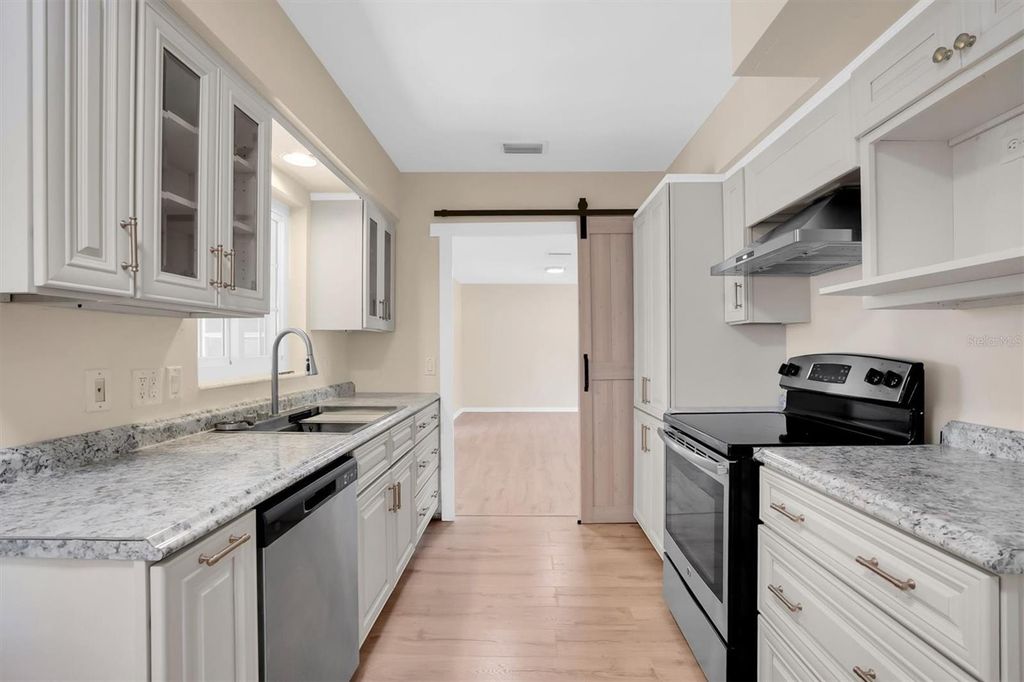 Image 10 of property listing at 2214 DUNCAN DRIVE, Belleair Bluffs, FL 33770