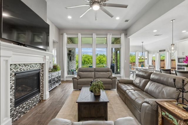 1301 Appaloosa Drive, Aubrey, TX 76227