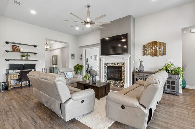 1301 Appaloosa Drive, Aubrey, TX 76227