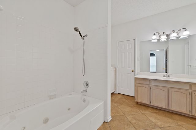 2815 Inniswood Circle, Arlington, TX 76015