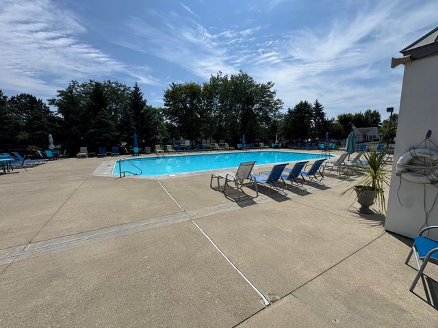 6676 Lagrange Drive, 46E, Canal Winchester, OH 43110