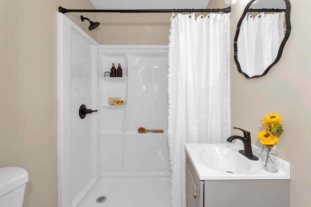 3 Norfolk St, Springfield, MA 01109