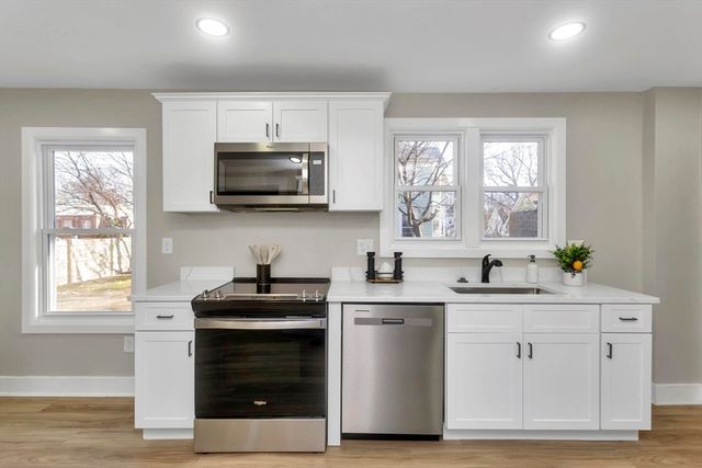 3 Norfolk St, Springfield, MA 01109