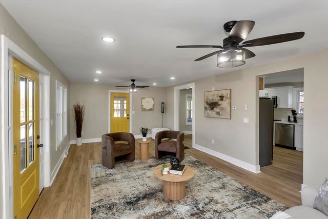 3 Norfolk St, Springfield, MA 01109