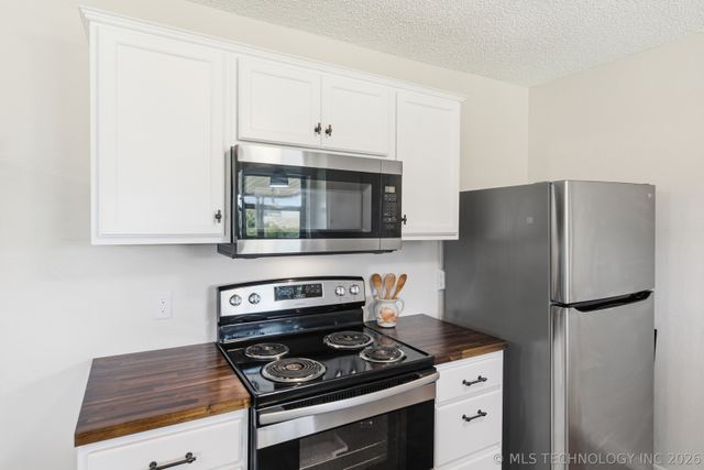 403 S 208th West Avenue, Sand Springs, OK 74063