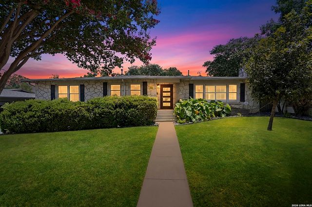 206 E Agarita Ave, San Antonio, TX 78212