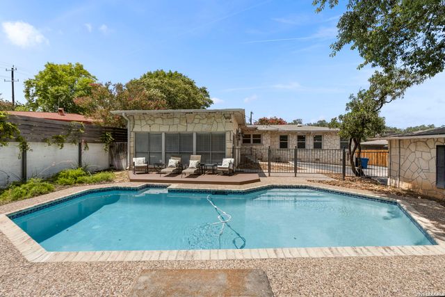 206 E Agarita Ave, San Antonio, TX 78212