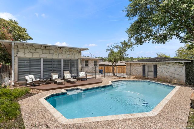 206 E Agarita Ave, San Antonio, TX 78212
