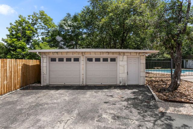 206 E Agarita Ave, San Antonio, TX 78212