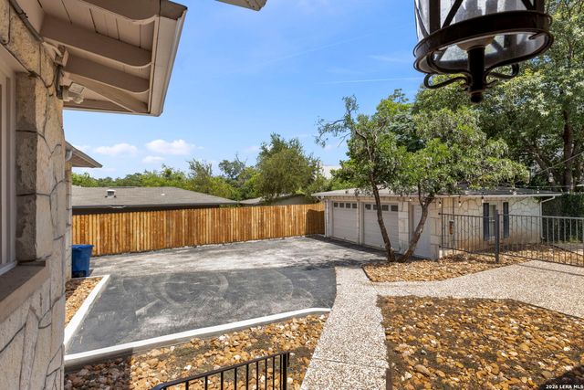 206 E Agarita Ave, San Antonio, TX 78212