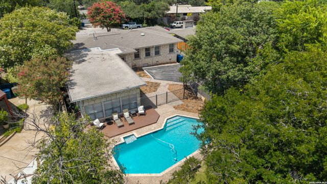 206 E Agarita Ave, San Antonio, TX 78212