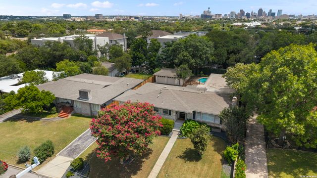 206 E Agarita Ave, San Antonio, TX 78212