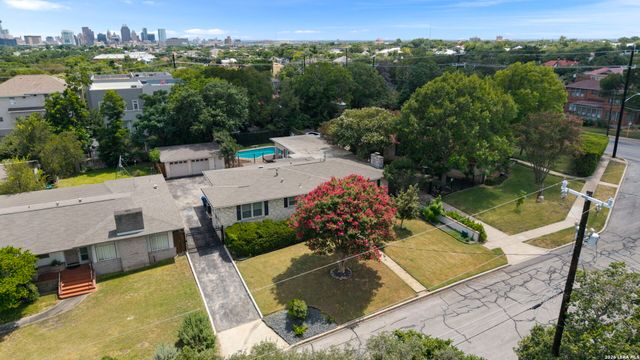 206 E Agarita Ave, San Antonio, TX 78212