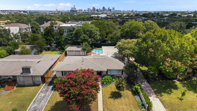 206 E Agarita Ave, San Antonio, TX 78212
