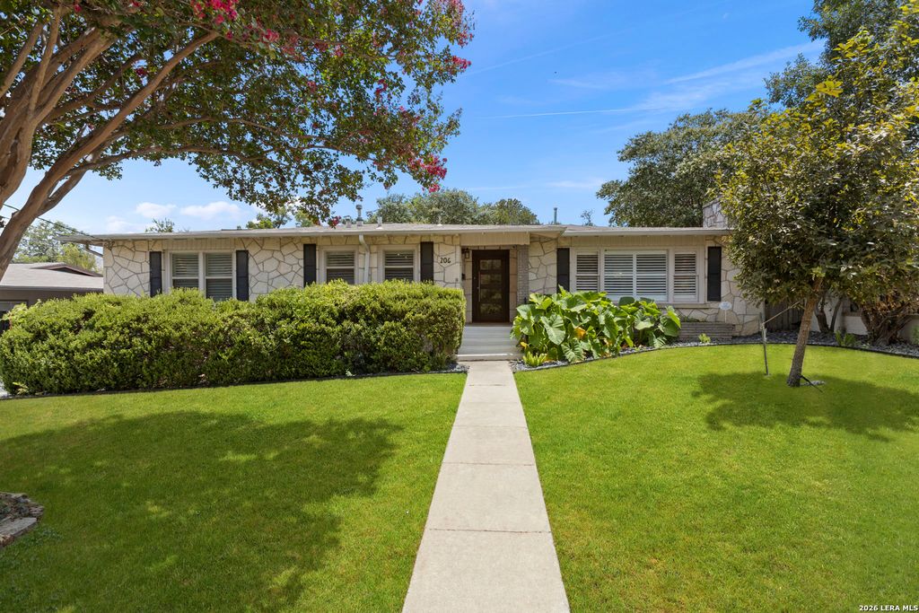 206 E Agarita Ave, San Antonio, TX 78212