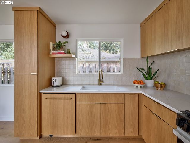 16625 ASTOR Ave, Lake Oswego, OR 97035