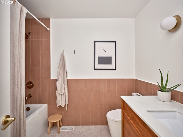 16625 ASTOR Ave, Lake Oswego, OR 97035