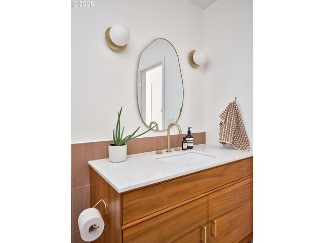 16625 ASTOR Ave, Lake Oswego, OR 97035