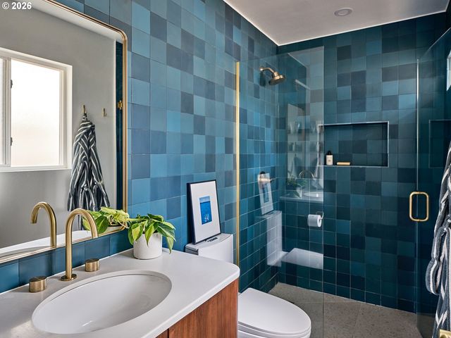 16625 ASTOR Ave, Lake Oswego, OR 97035