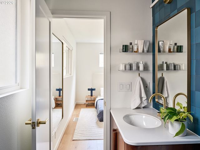 16625 ASTOR Ave, Lake Oswego, OR 97035