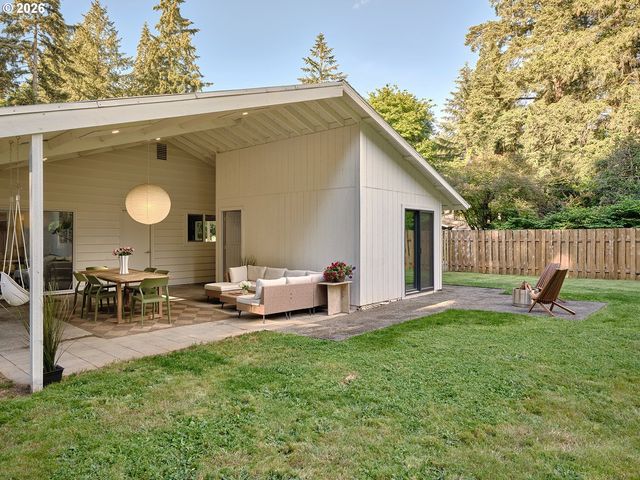 16625 ASTOR Ave, Lake Oswego, OR 97035