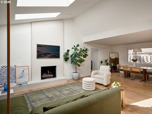 16625 ASTOR Ave, Lake Oswego, OR 97035