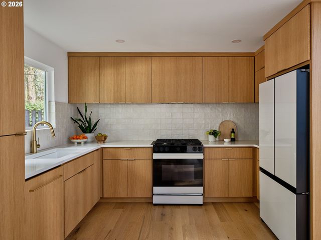 16625 ASTOR Ave, Lake Oswego, OR 97035