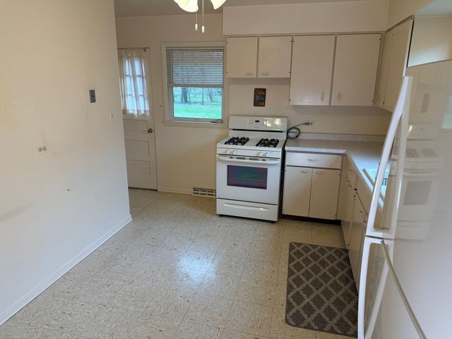210 Hill Avenue, Glen Ellyn, IL 60137