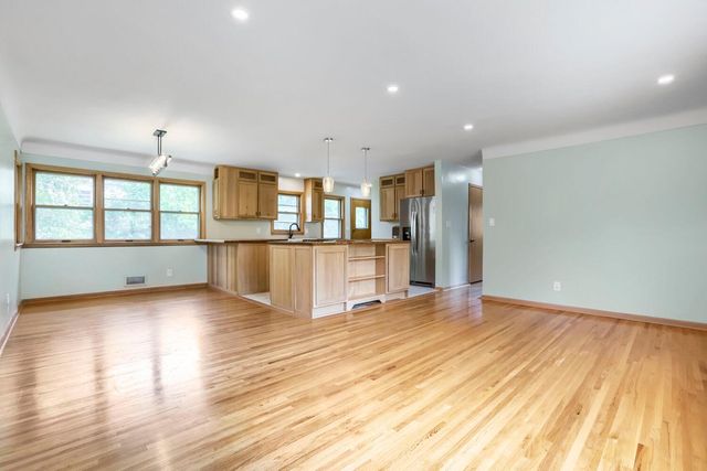 49 Belvidere Street E, Saint Paul, MN 55107