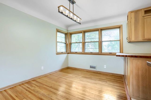 49 Belvidere Street E, Saint Paul, MN 55107