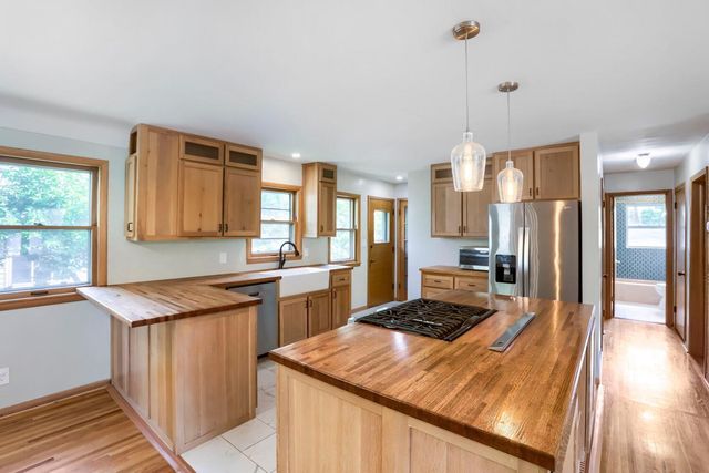 49 Belvidere Street E, Saint Paul, MN 55107