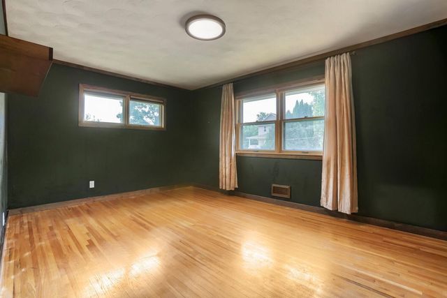 49 Belvidere Street E, Saint Paul, MN 55107